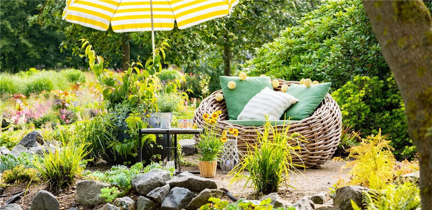 Gartenmöbel mit Sonnenschirm